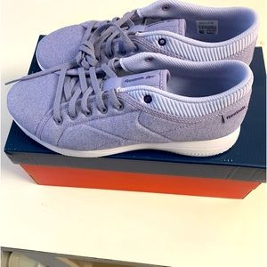 *Sold* Reebok Runaround Women’s walking Shoes Size 8. Super light and comfortab…